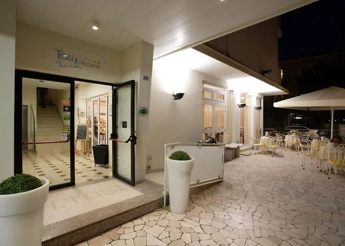 Отель Tosi Риччоне